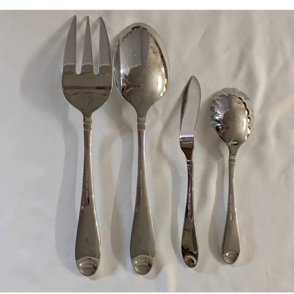 Oneida Silver Satin Garnet 18/10 Stainless Flatware Set 32 Random Pieces